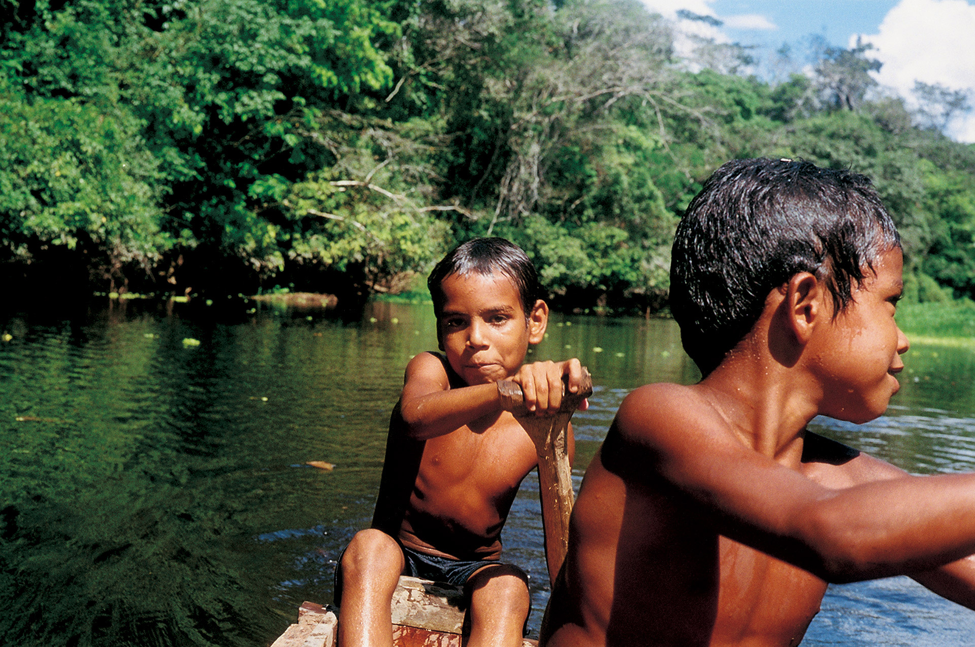 chantal-simone-photo-brasil-boys-in-boat